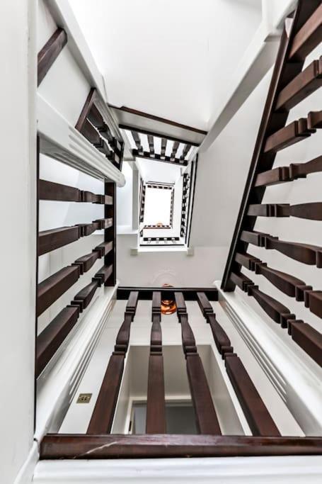 Entire 3 Bedroom House Contractors Families Relocators ウェア エクステリア 写真